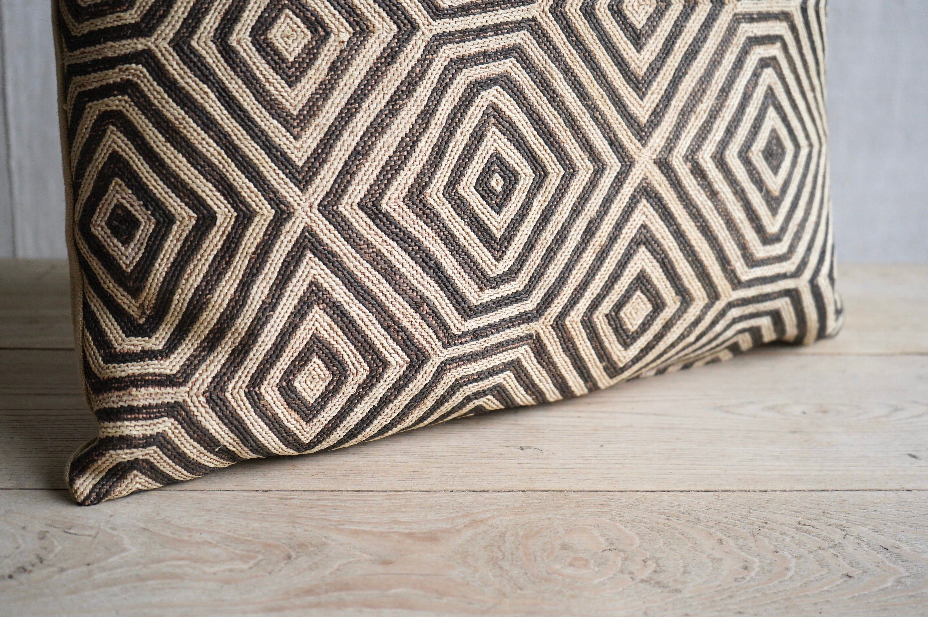 Kuba Cushion