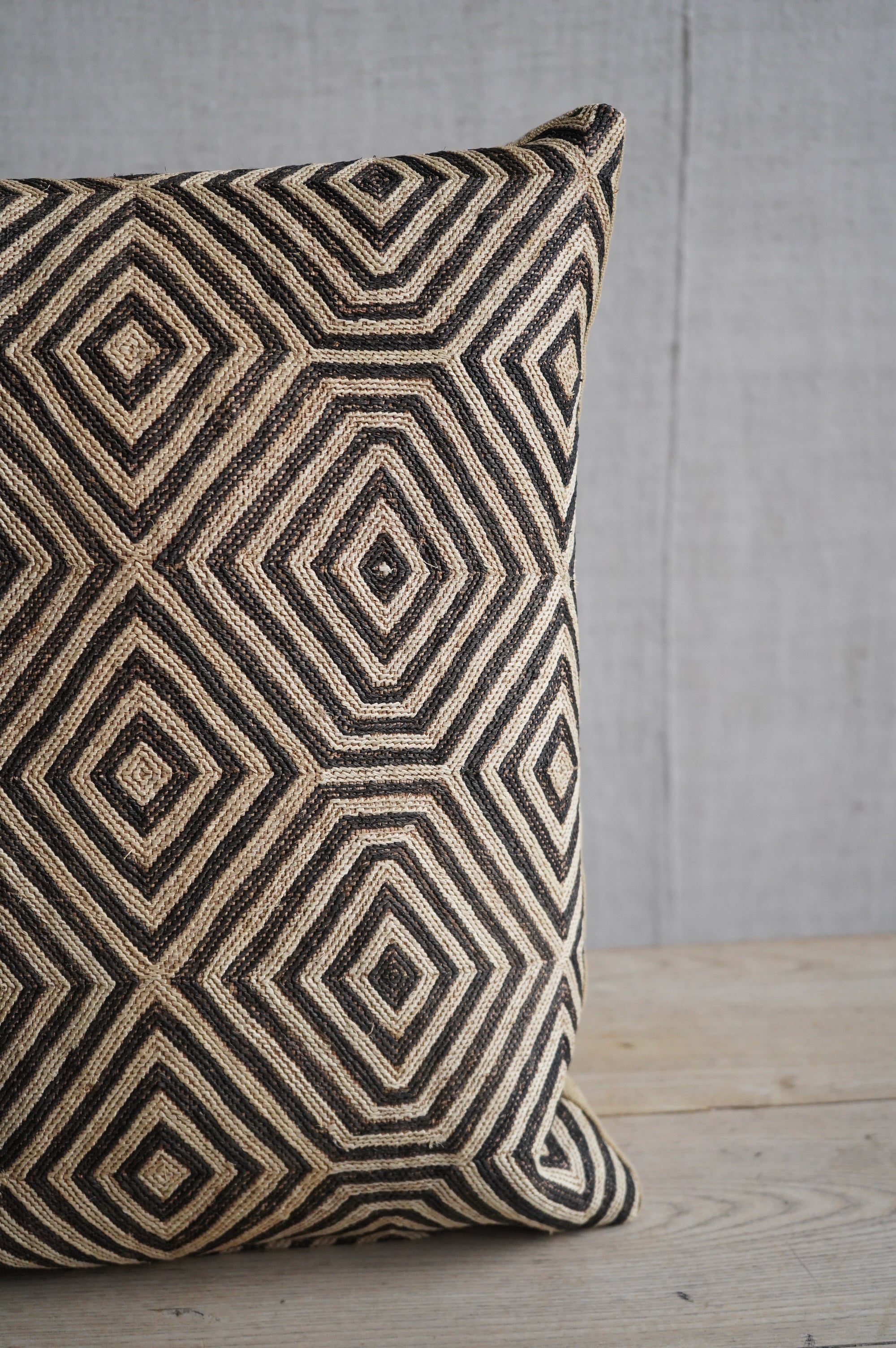 Kuba Cushion