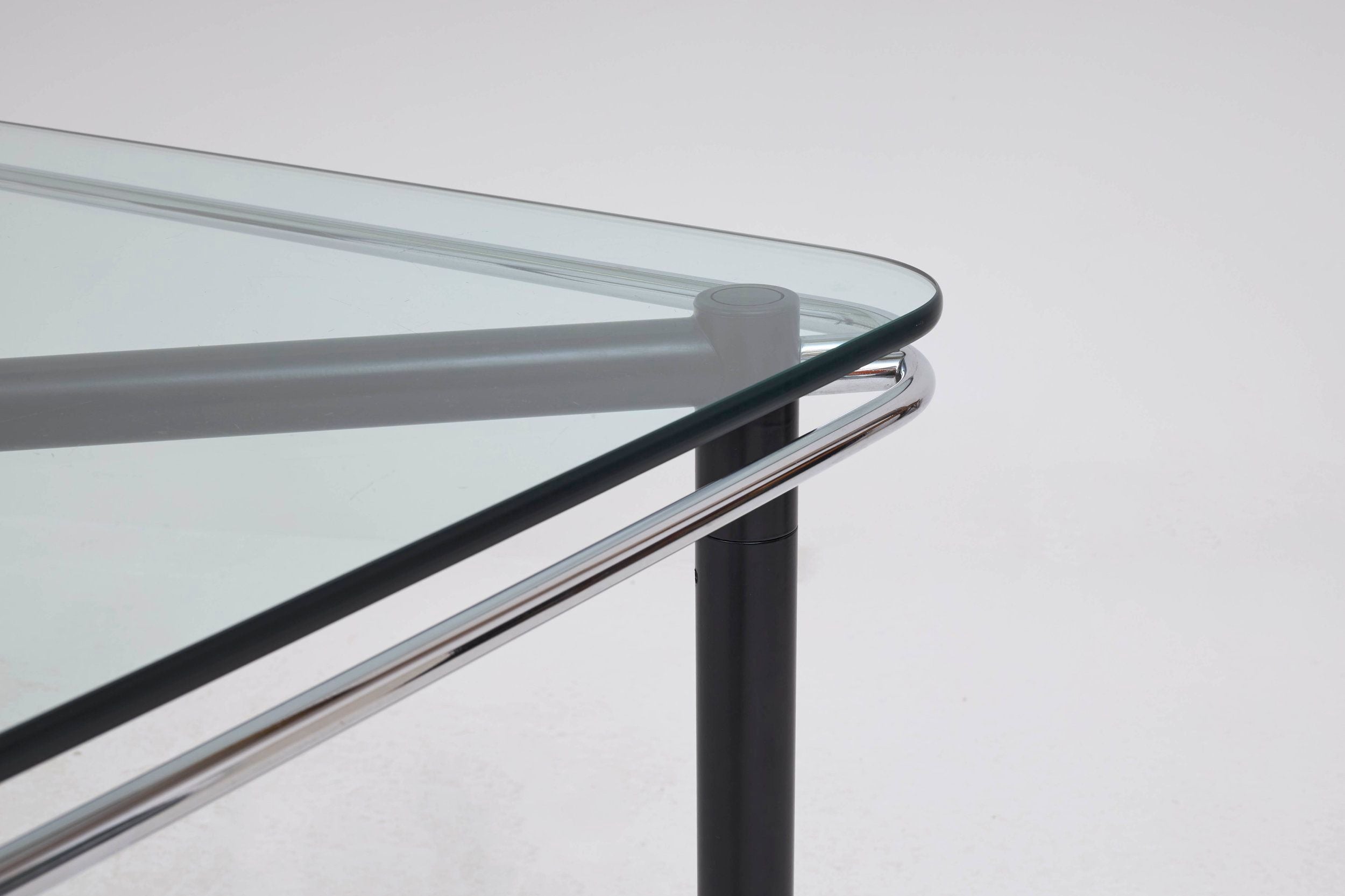 Memphis Dining Table