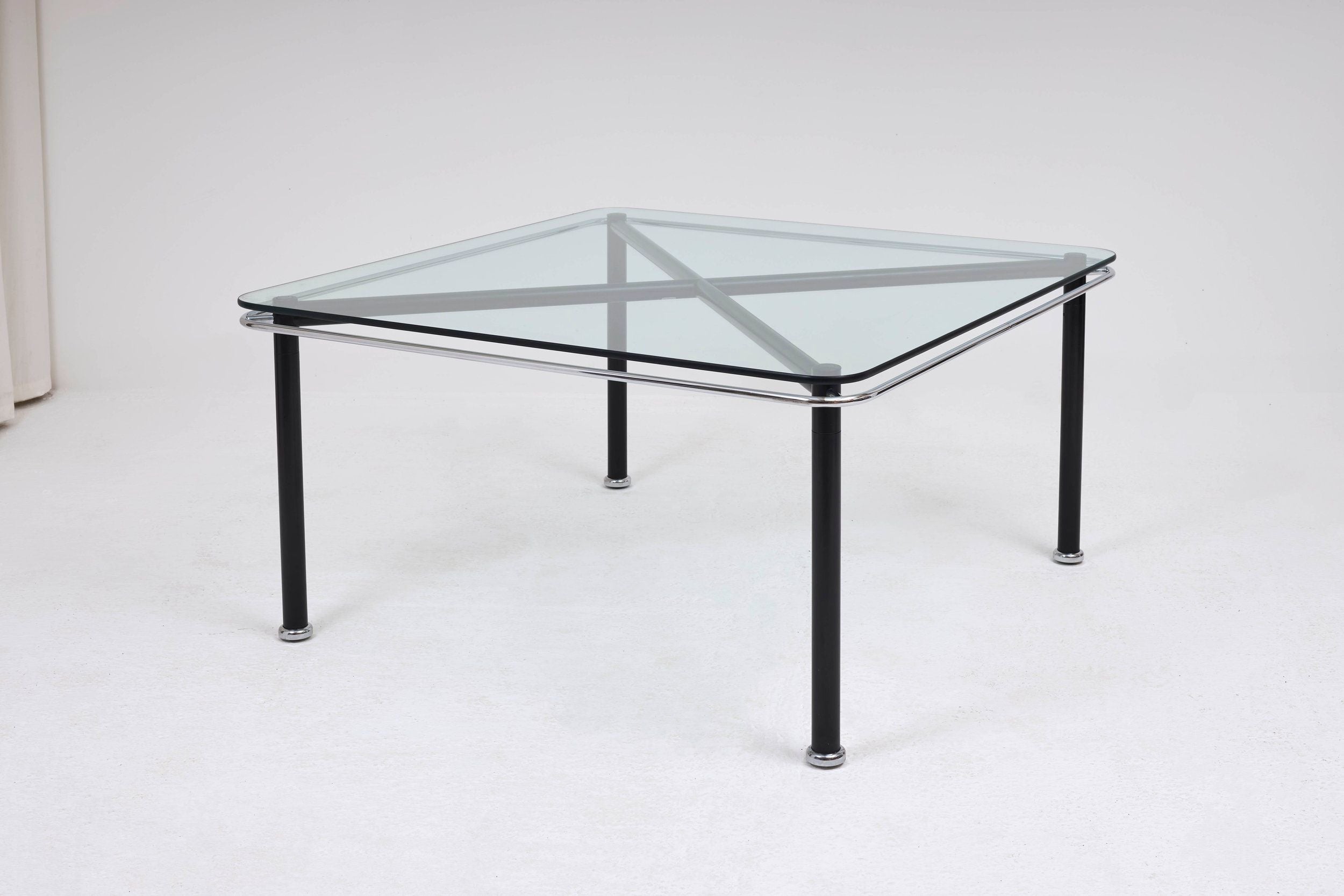 Memphis Dining Table