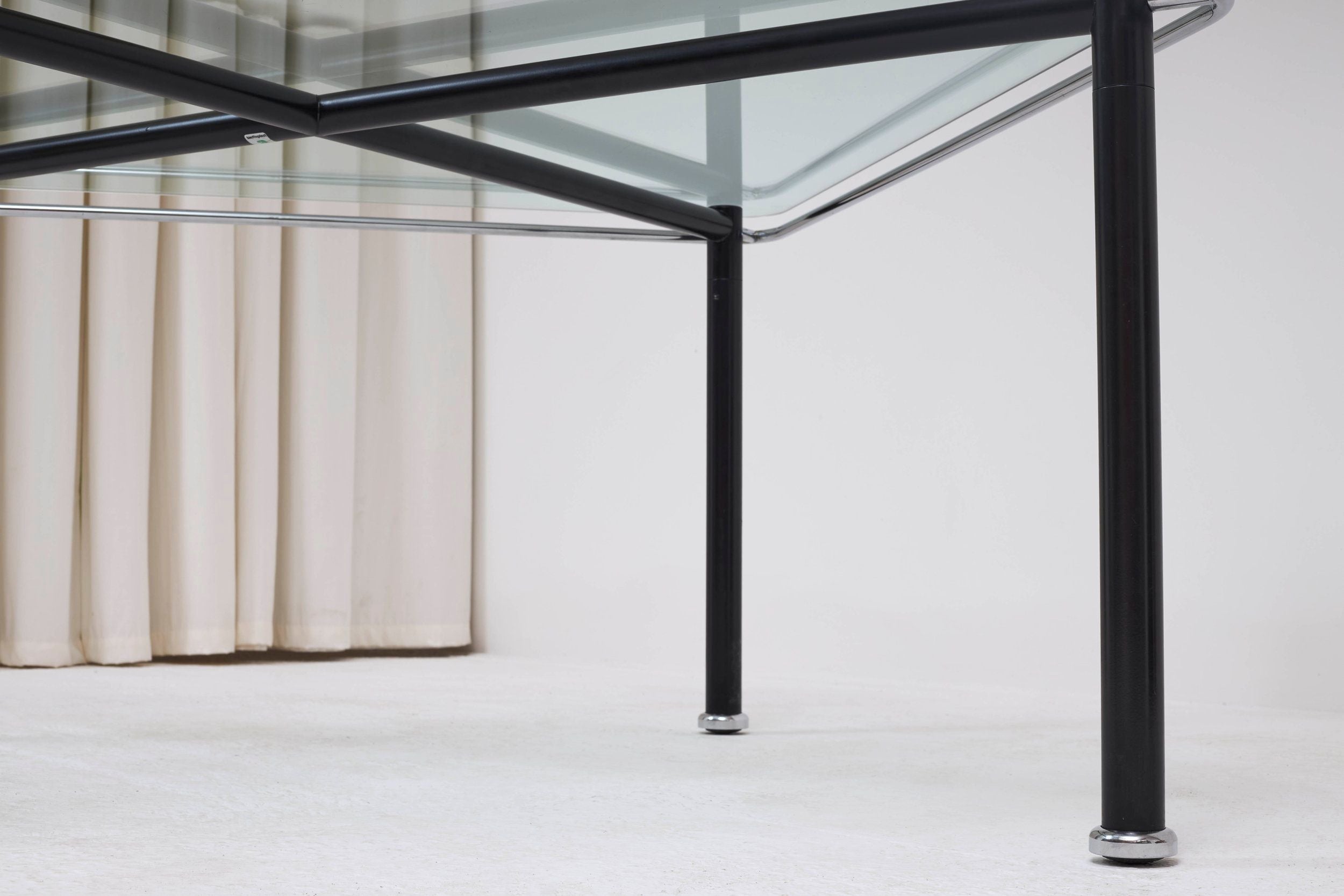 Memphis Dining Table